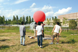 係留気球による上空の気温観測（熊谷キャンパス） 