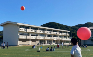 パイロットバルーンを上げた様子 (フィールドワークC)
